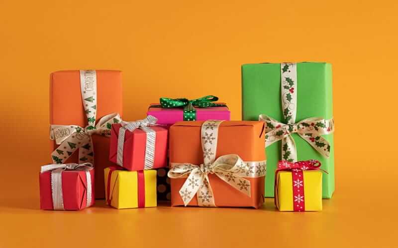 Giving Gifts That Make a Long-Lasting Impression